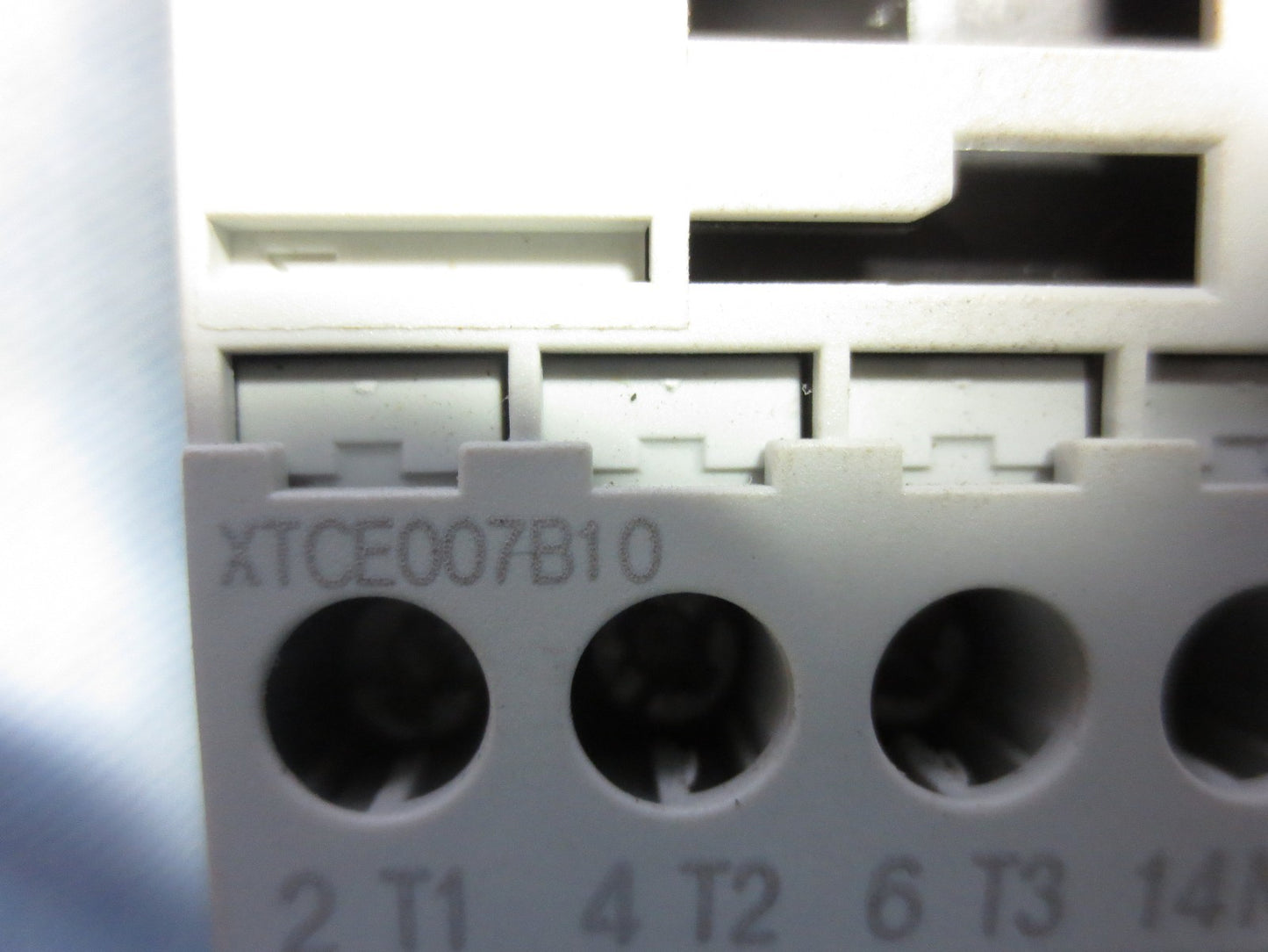 EATON XTPR2P5BC1 STARTER + XTCE007B10 CONTACTOR + OXM12DM + XTPAXFA11 AUX CONTAC