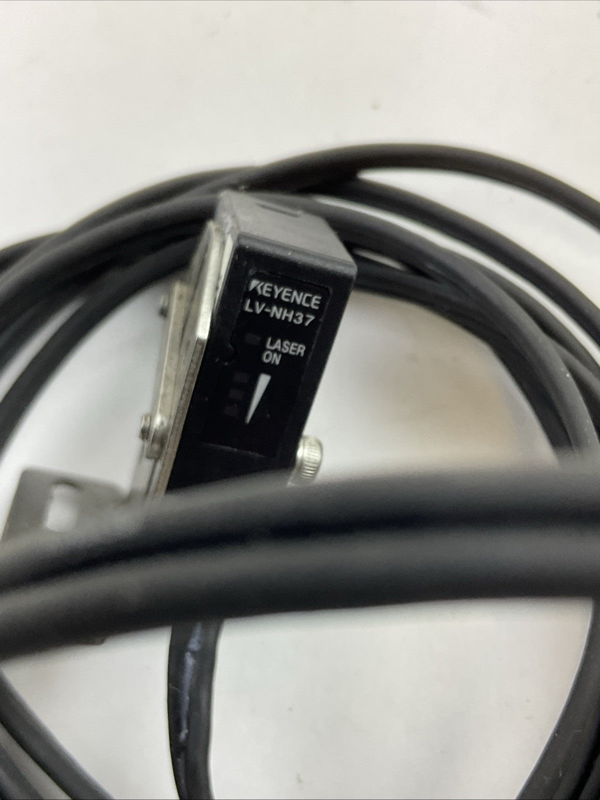 KEYENCE LV-N11CN 24VDC LV-NH37 SENSOR