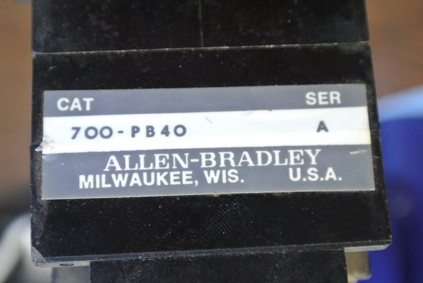 ALLEN-BRADLEY 700-P400A1 Ser. A - AC RELAY / w/ 700-PB40
