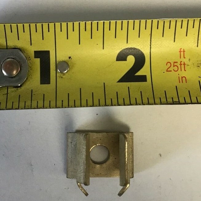 UNBRANDED FUSE CLIP/HOLDER ****LOTOF15***