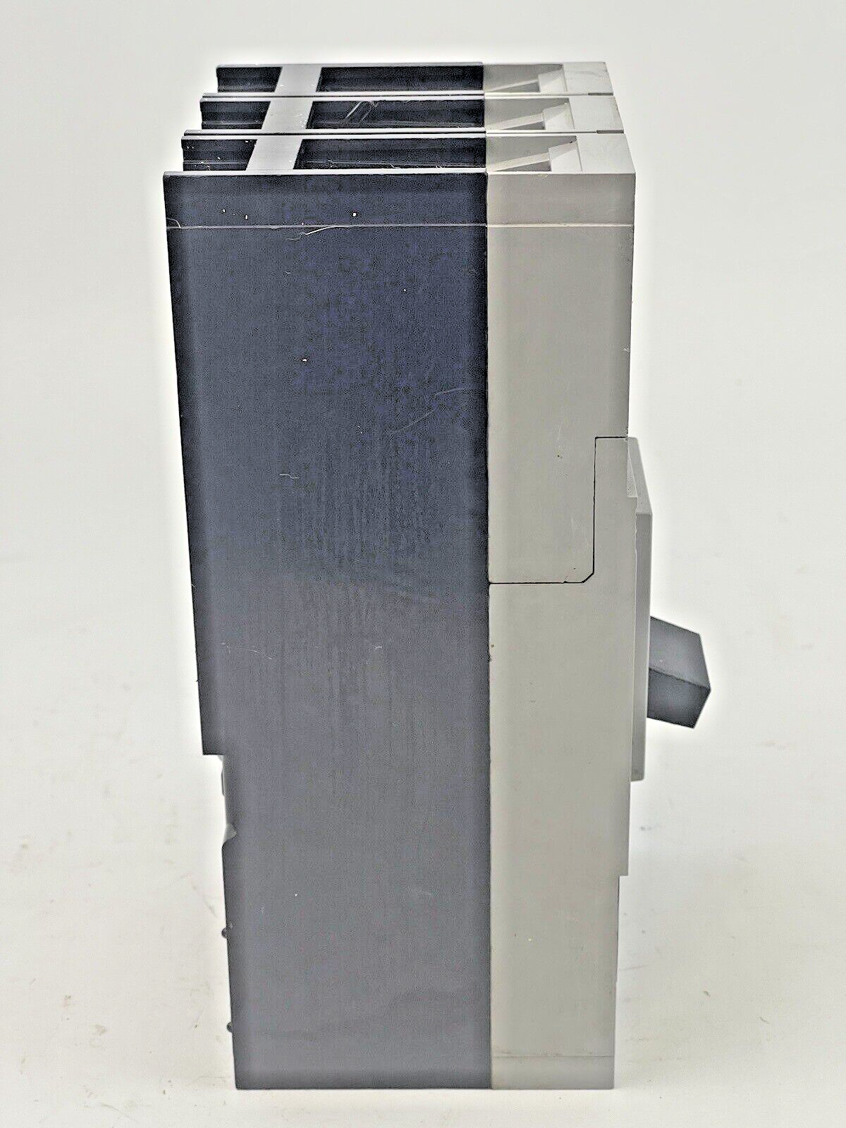 SIEMENS - HFD63F250 SER. A - 250A SENTRON SERIES CIRCUIT BREAKER WITH 225A TRIP