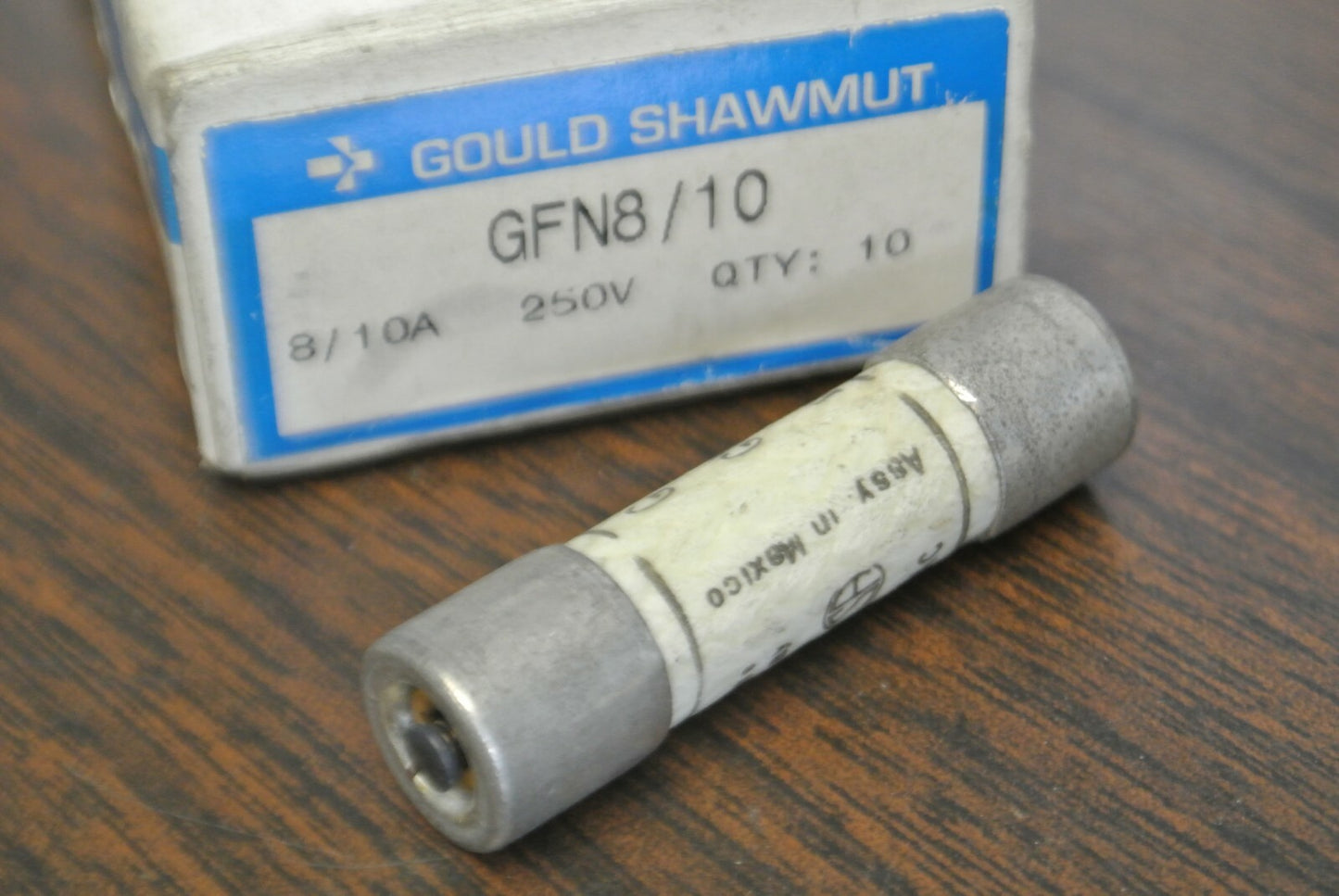 LOT of 8 / GOULD GFN8/10 TIME-DELAY FUSES / 8/10A / 250VAC /