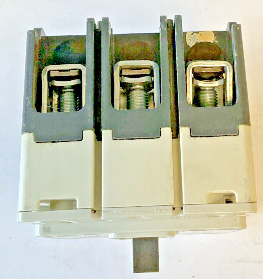 EATON EGB3015FFG CIRCUIT BREAKER 15AMPS 3POLE 250VDC 50/60HZ E125B