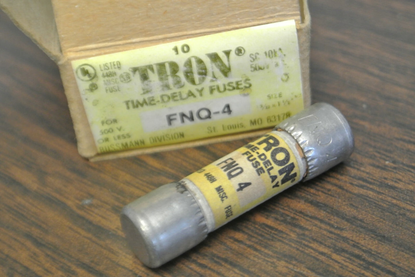 BOX of 10 / BUSS FNQ-4 TIME-DELAY FUSE 4A / 500V / NEW SURPLUS
