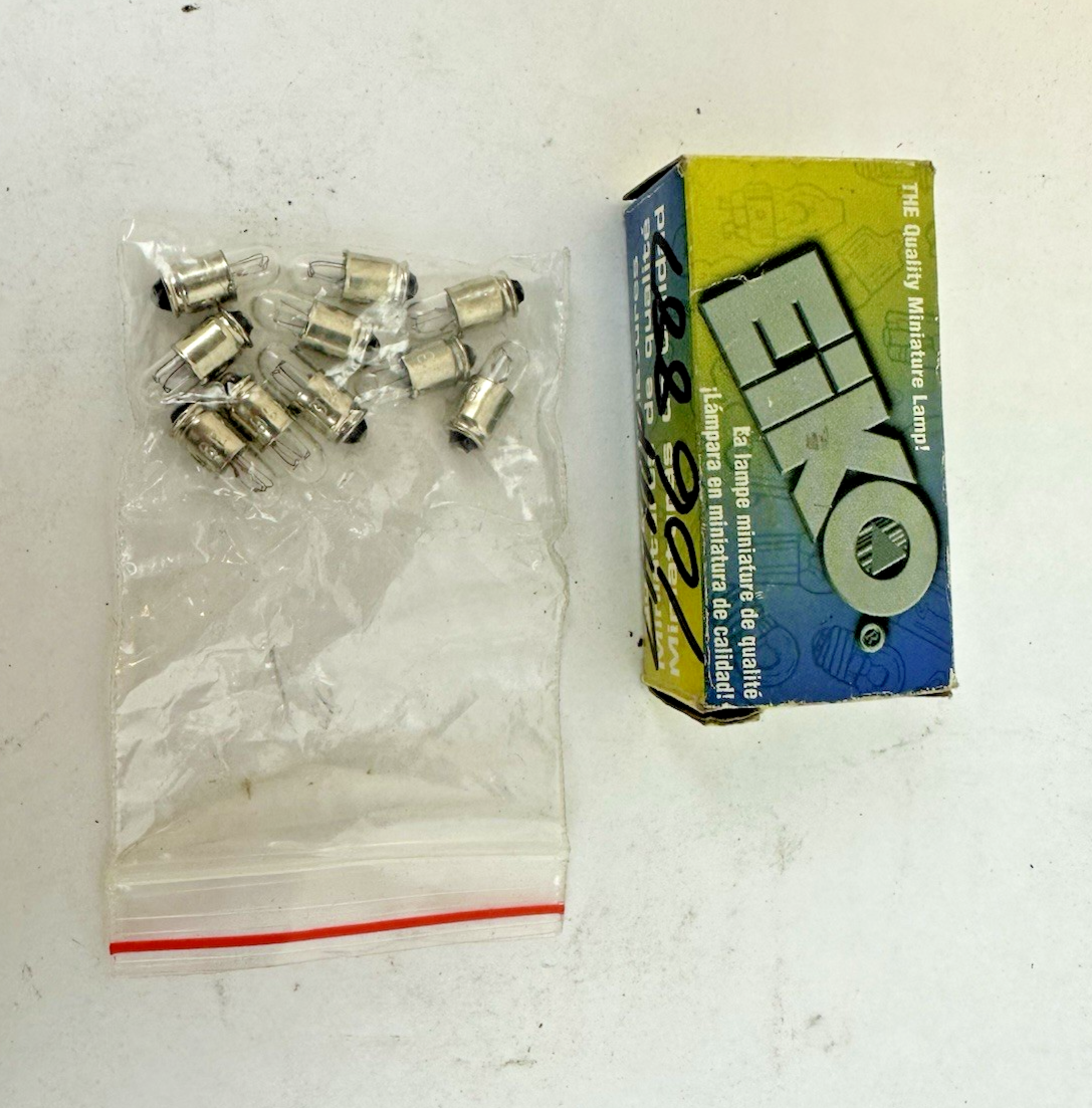 EIKO 386 MINIATURE LIGHT BULBS LAMP BOX OF 10 LOT OF 4