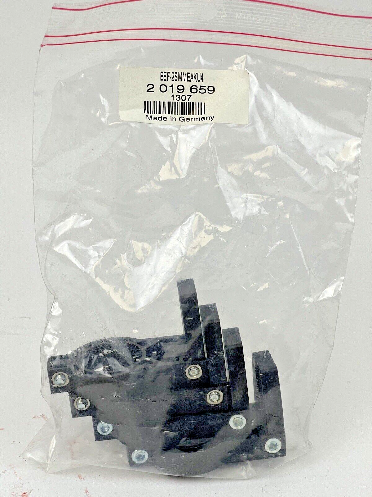 SICK *LOT OF 2* E335179 CORDSET AND SICK *LOT OF 4* 2019659 ALIGNMENT BRACKETS