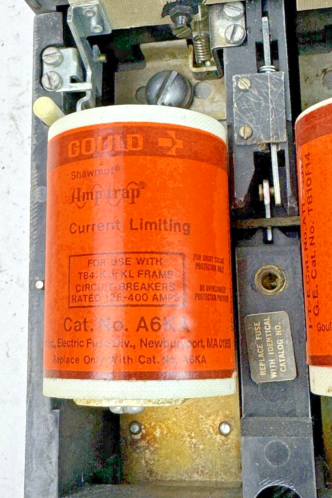 GE - TB43200 - TRI-BREAK FUSED CIRCUIT BREAKER - TB43F - 200 A, 3 POLE, 600 VAC