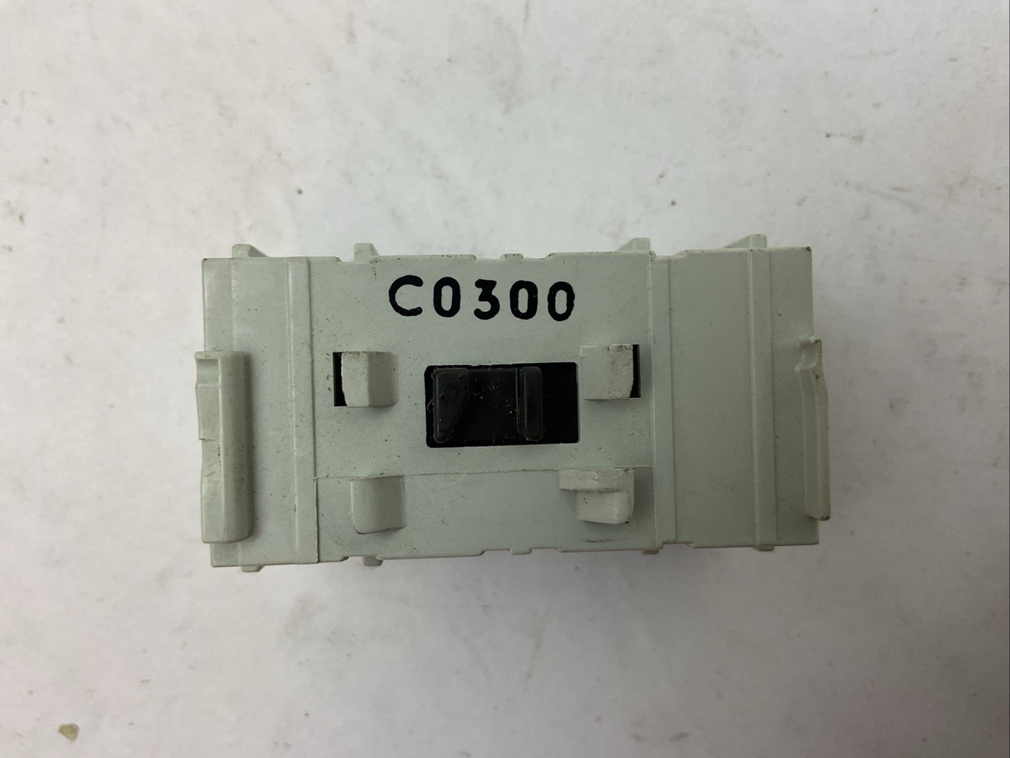 ALLEN BRADLEY 195-MB22 SER A 500VAC 10A AUXILIARY CONTACT BLOCK