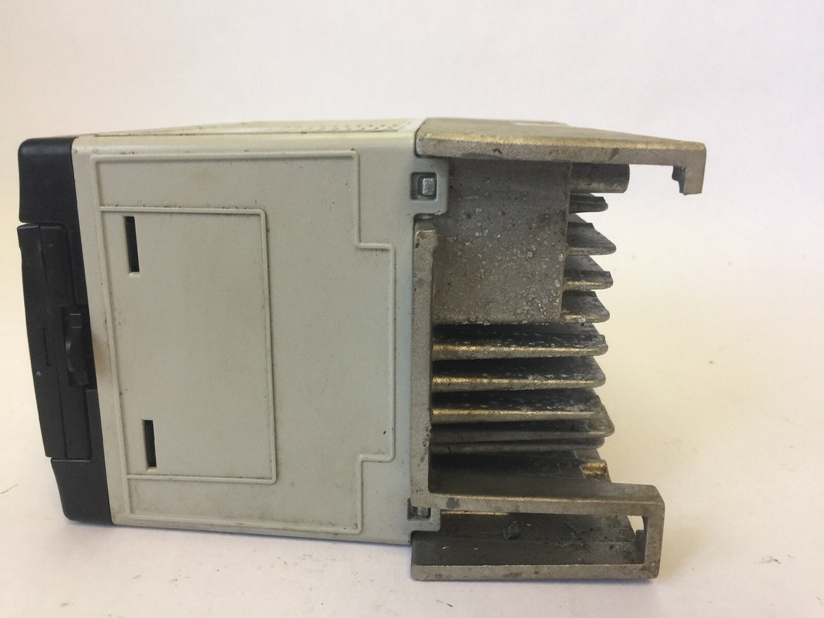 ALLEN BRADLEY POWER FLEX 70 20AB2P2A3AYNNEC0 AC DRIVE SERA INPUT 180-264VAC