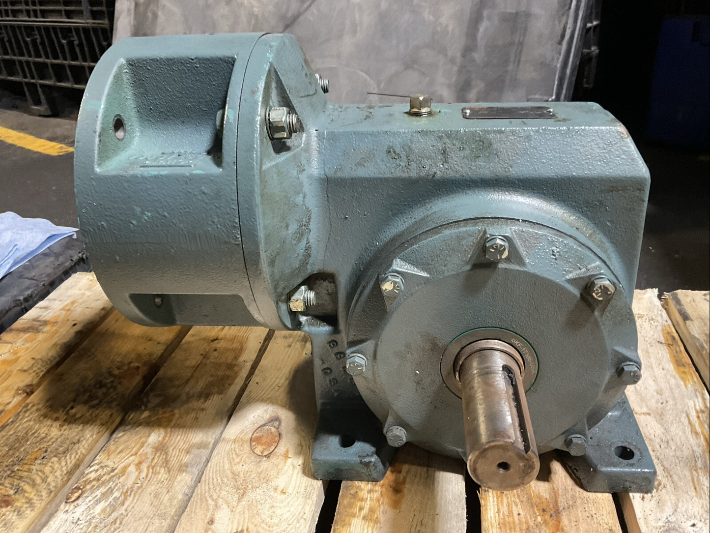 DODGE 180WM28A13 RATIO 12.7 INPUT RPM 1750 OUTPUT RPM 138 INPUT 5HP GEAR REDUCER