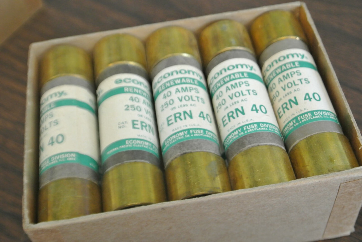 BOX of 10 / ECONOMY / FPE / ERN40 RENEWABLE FUSE / 40A / 250V / NEW SURPLUS