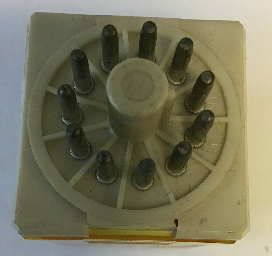 IDEC RR3PA-U RELAY 120VAC 50/60HZ ***LOTOF4***