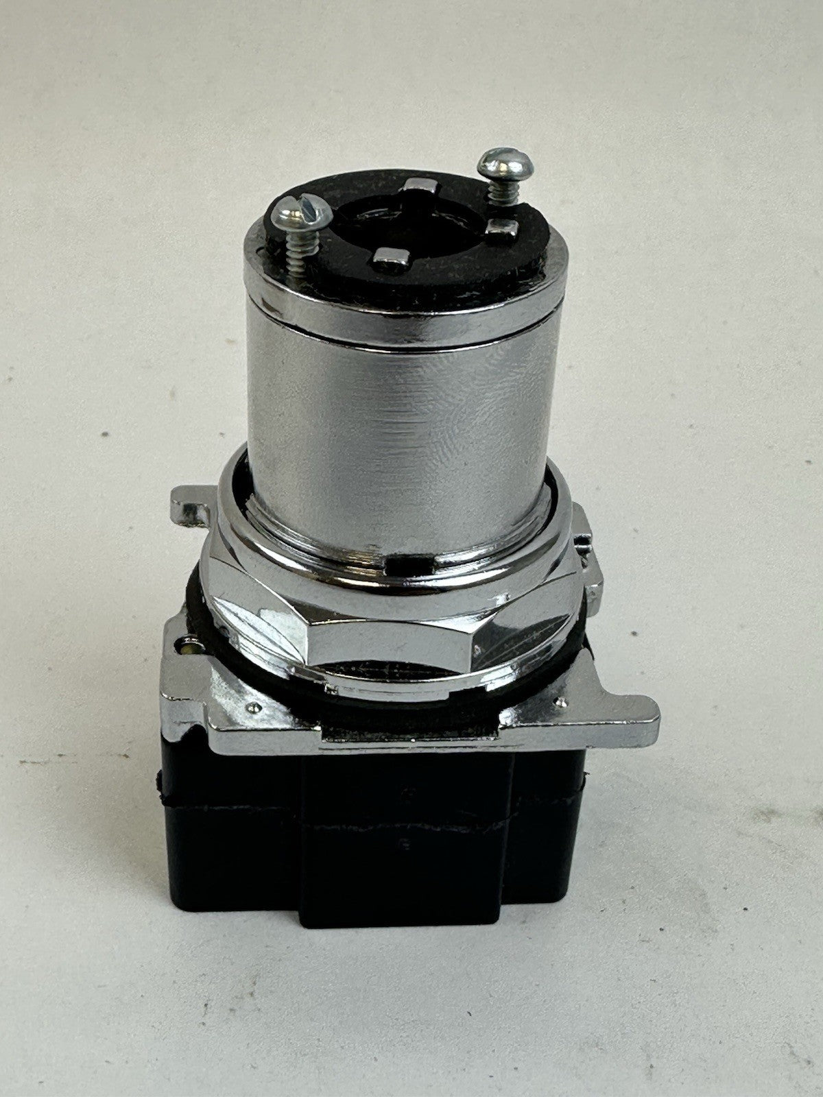 EATON CUTLER-HAMMER 10250T5971 ILLUMINATED SELECTOR SWITCH 2 POS. 120V 50/60 HZ