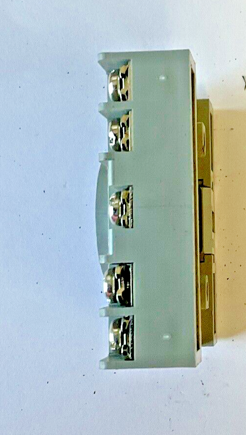 IDEC SR3P-06 RELAY SOCKET BASE 10A 300V ***LOTOF5***