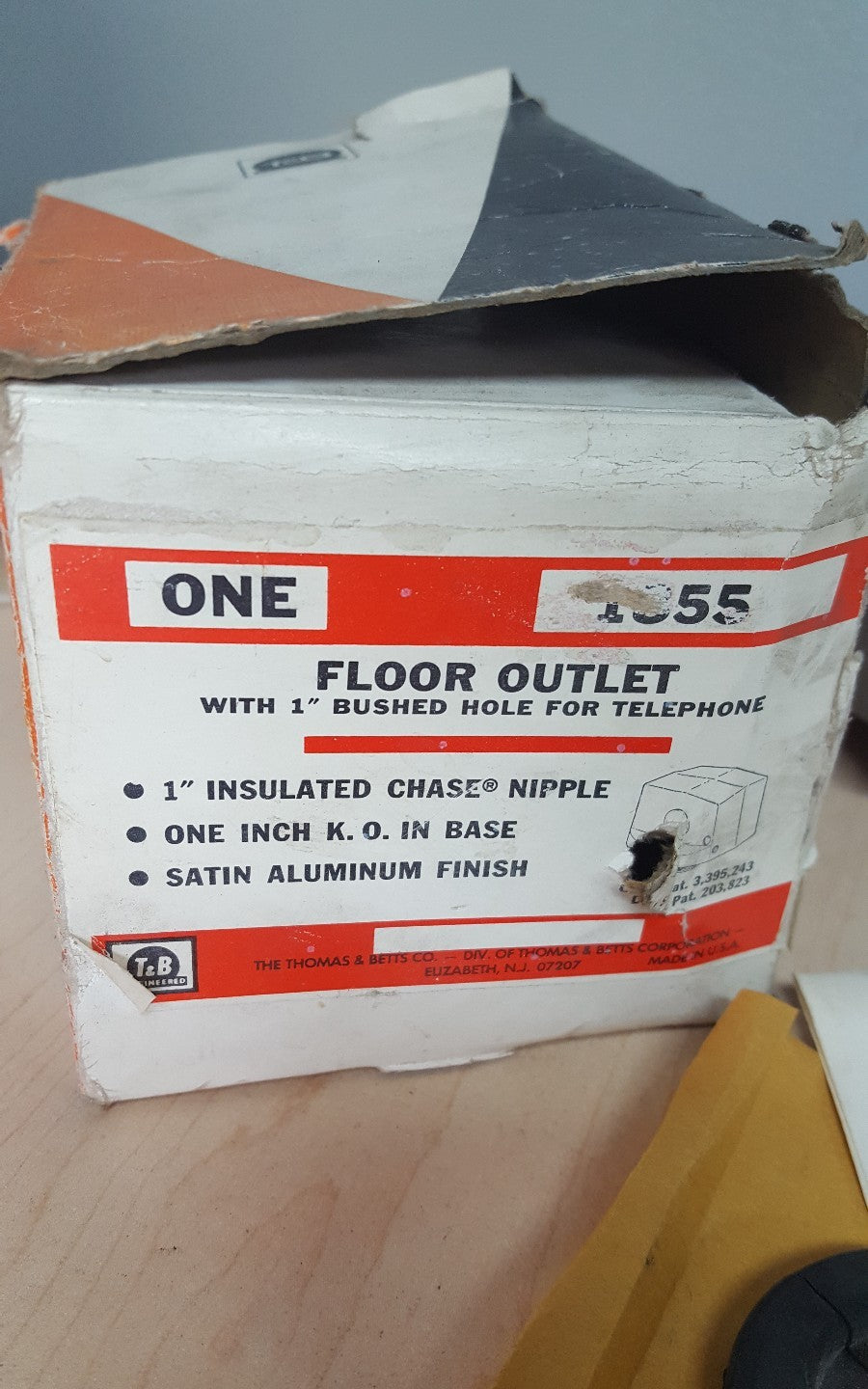 NEW OLD STOCK THOMAS & BETTS 1855 SINGLE FLOOR OUTLET 1" HOLE FOR TELEPHONE