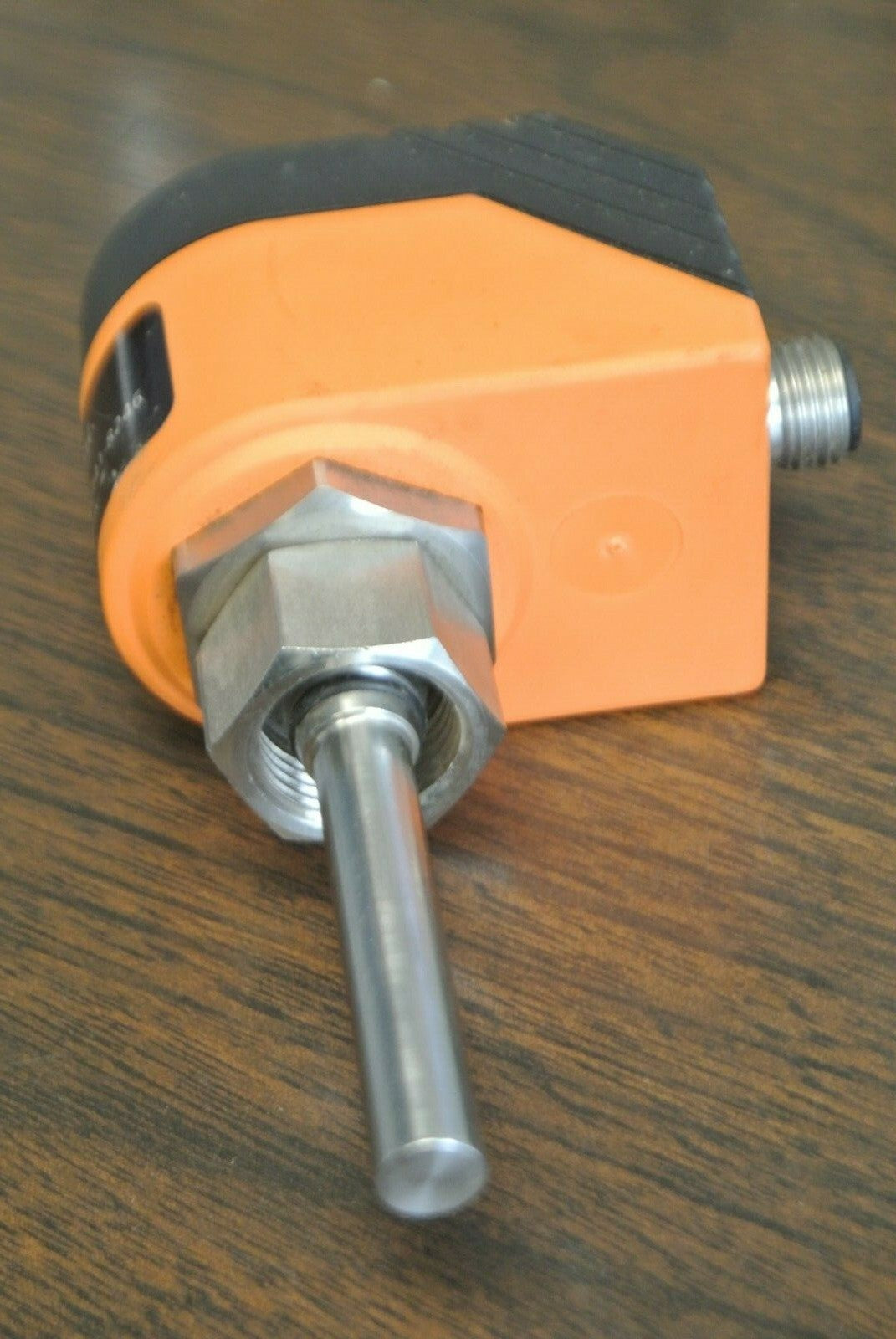 IFM EFECTOR SI1006 / SID10ADBAK0W/LS / FLOW SWITCH / 100-240VAC / 5-PIN
