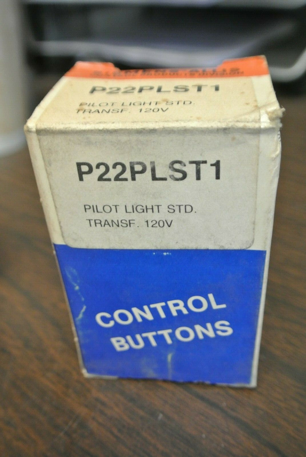 SIEMENS-ALLIS P22PLST1 PILOT LIGHT / 120V / NEW SURPLUS