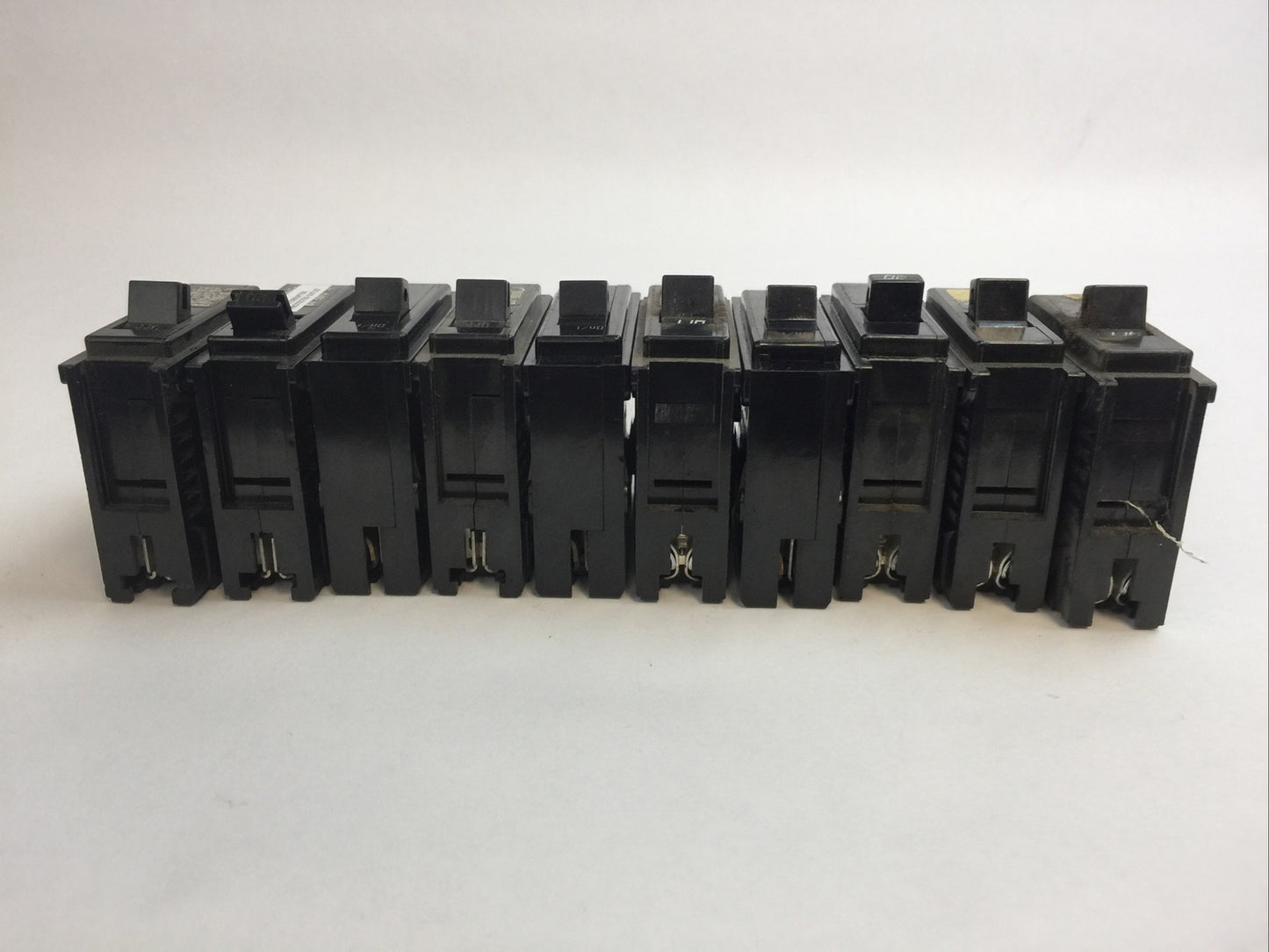 CHALLENGER C120 CIRCUIT BREAKER 20AMP 120/240VAC 1POLE (LOT OF 10)