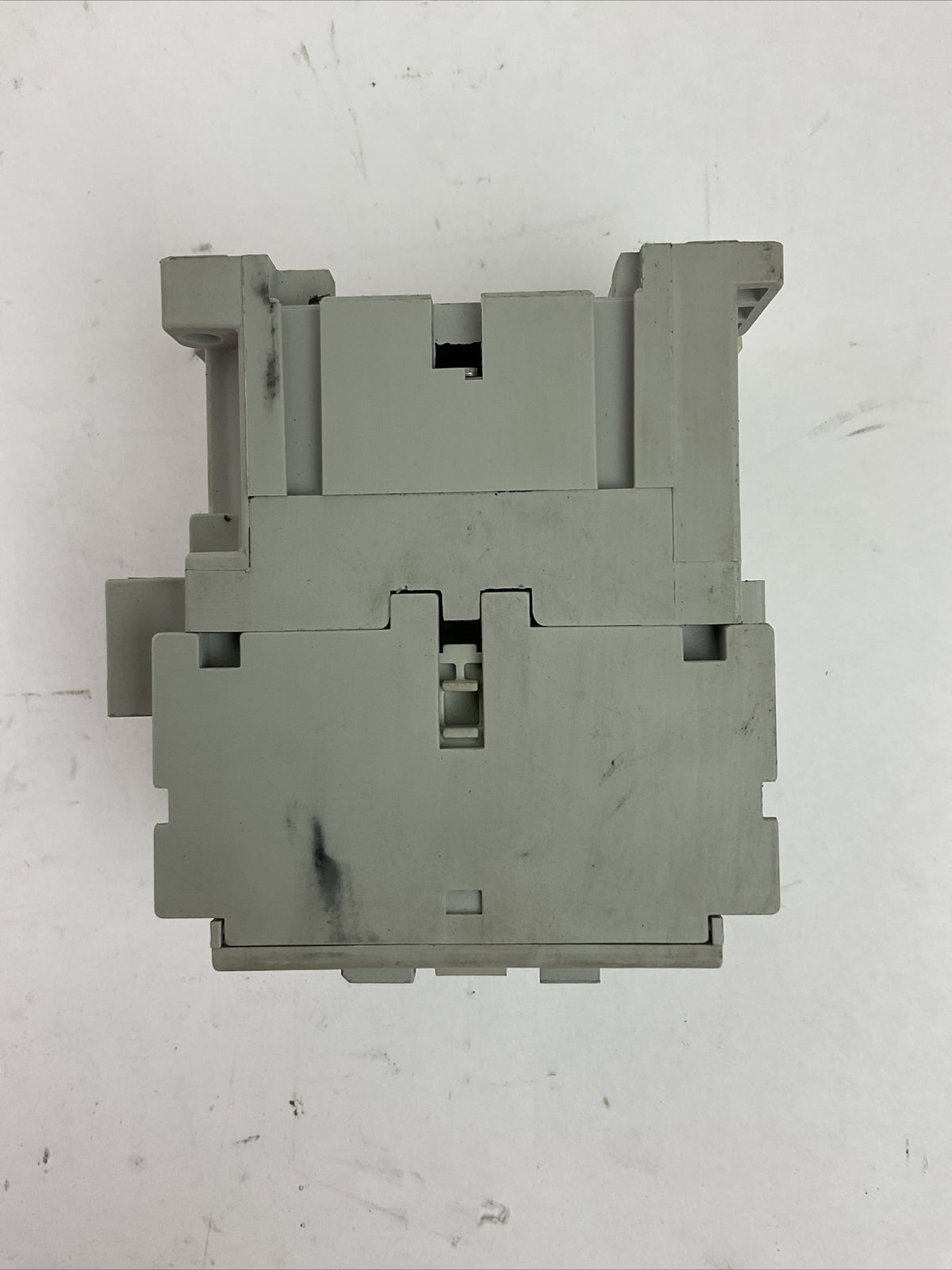 ALLEN BRADLEY SERIES A 100-C09*10 CONTACTOR W/ 110V 50Hz 120V 60Hz COIL