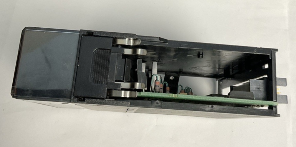 ALLEN BRADLEY 1756-0A16/A AC OUTPUT 120/240VAC 50/60HZ 0.5A 1756-0A16 SER.A