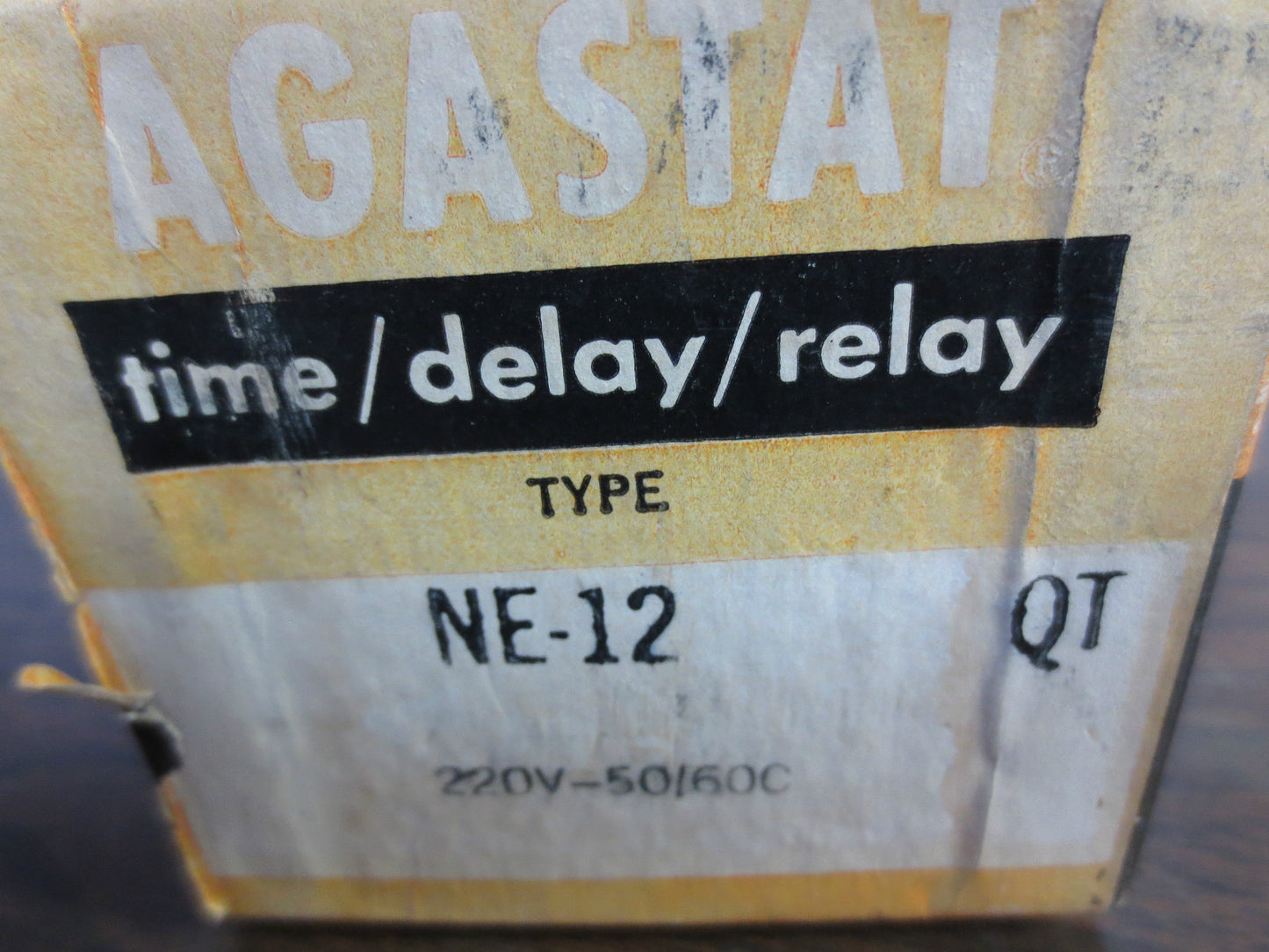 AGASTAT NE-12QT TIME DELAY RELAY - 220V, 50/60Hz -HAS CRACK SEE PHOTOS