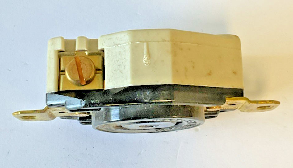 HUBBELL HBL2420 TWIST LOCK RECEPTACLE 20A 250VAC 2POLES 3WIRE ***LOTOF2***