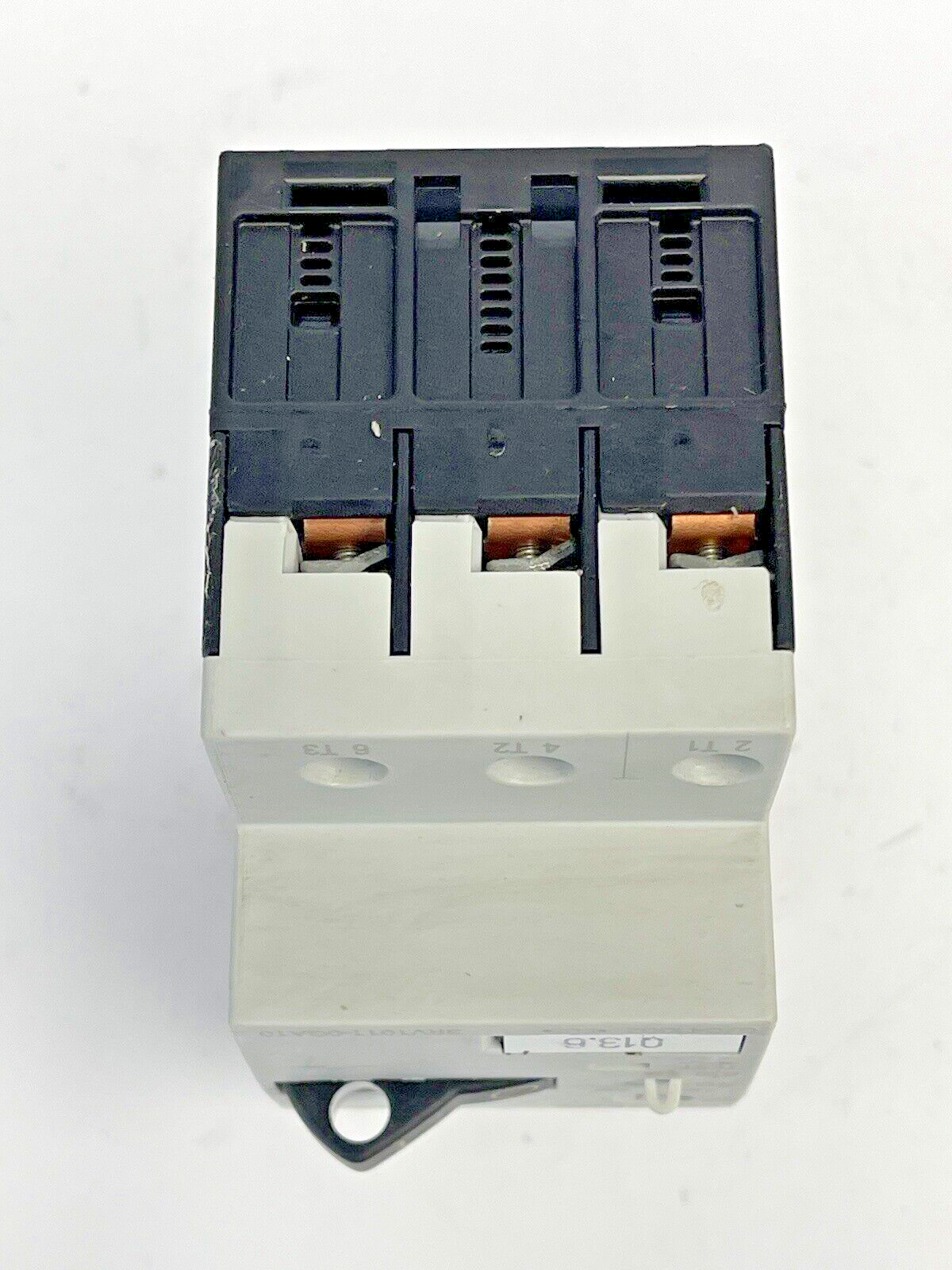 SIEMENS - 3RV1011-0GA10 & 3RV1901-1E-CIRCUIT BREAKER W/ SWITCH TRANSVERSE