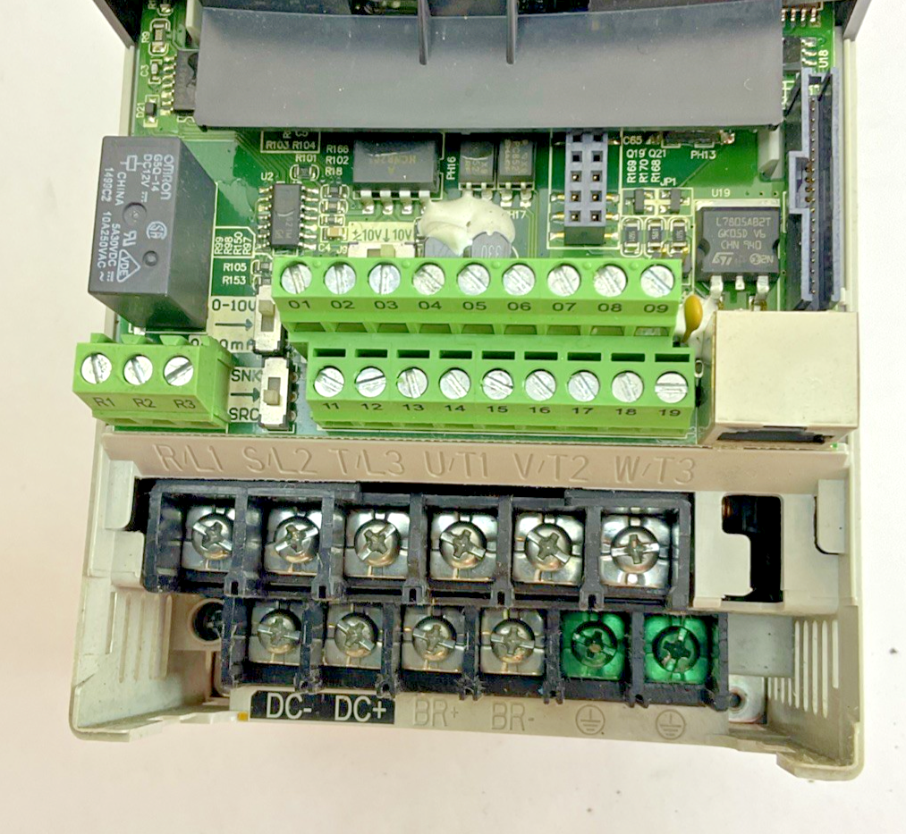 ALLEN BRADLEY 22D-D2P3N104 POWER FLEX 40P AC DRIVE OUTPUT INPUT 480V 1HP 3.2A