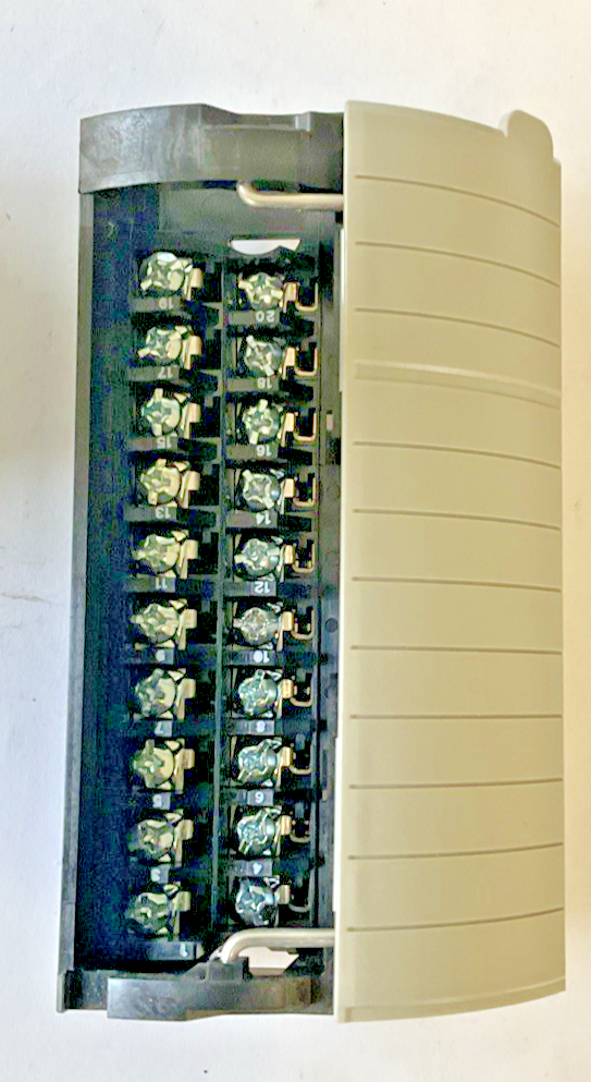 ALLEN BRADLEY 1756-TBNH/A PLUG AND STANDARD COVER. SER. A