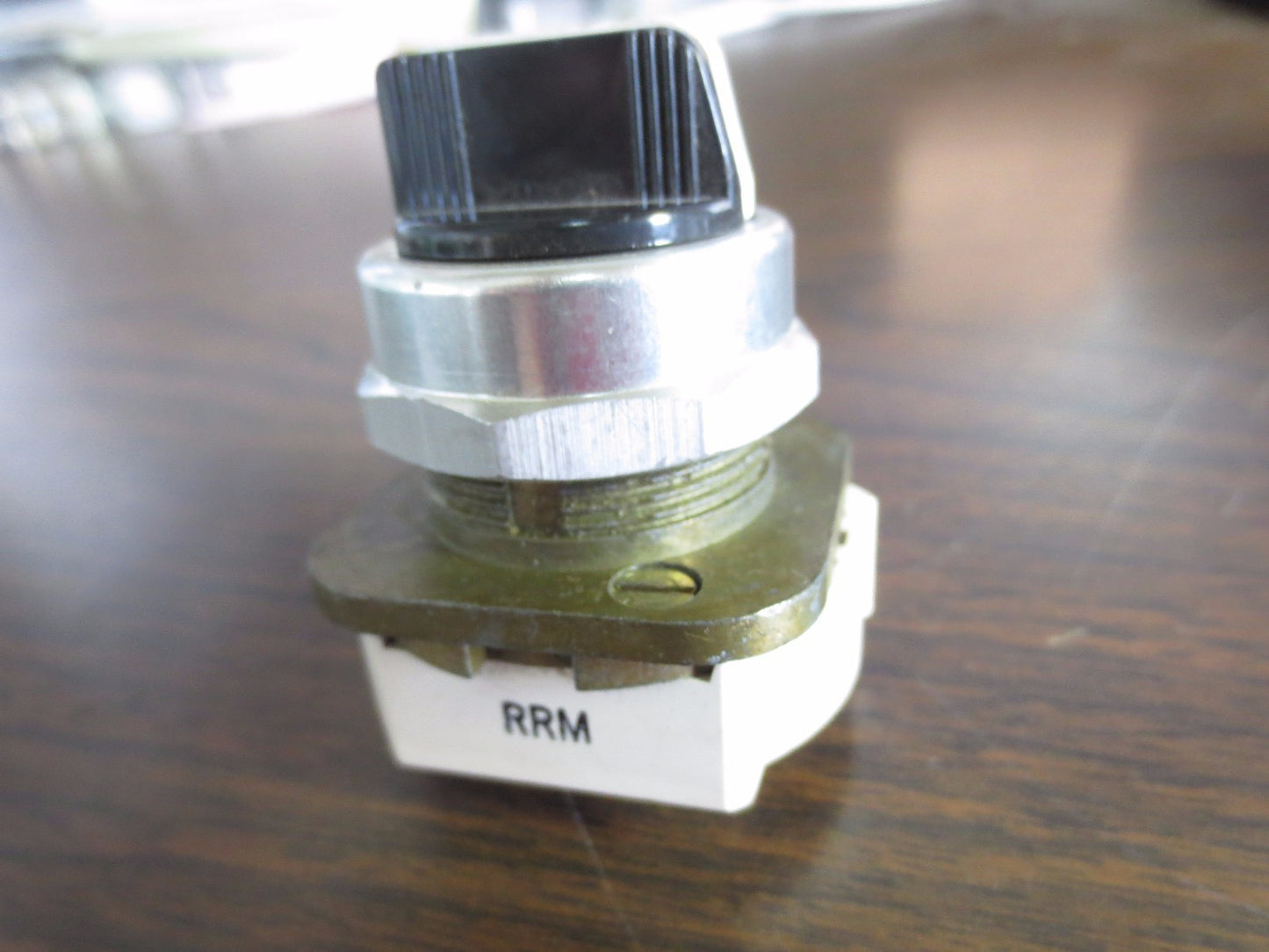 ALLEN-BRADLEY 800T-J2 3-POSITION SELECTOR SWITCH - NO CONTACT BLOCK