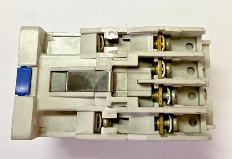 CUTLER HAMMER CE15ANS3 SER.B1 CONTACTOR 7A 600V