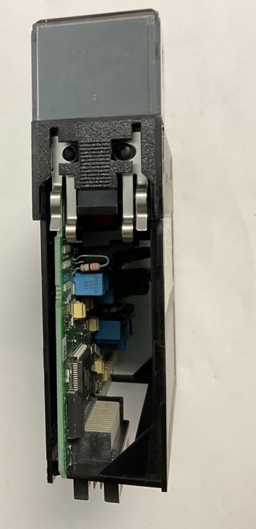 ALLEN BRADLEY 1756-OA16 SER A FW 3.2 16 PT D/O MODULE OUTPUT 50/60HZ