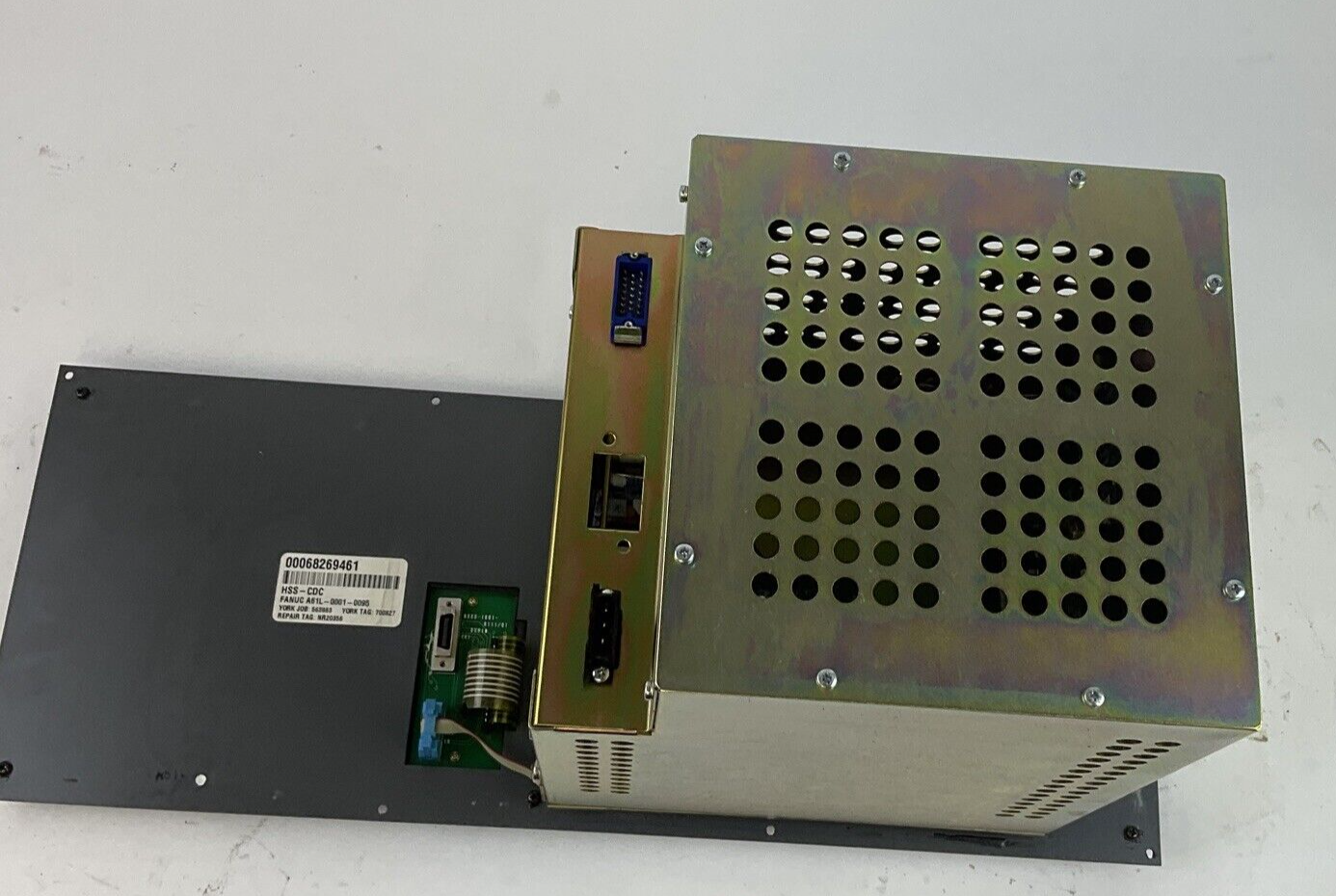 GE FANUC A16L-0001-0095 CRT/MDI UNIT 9" MONITOR WITH CONTROL PANEL