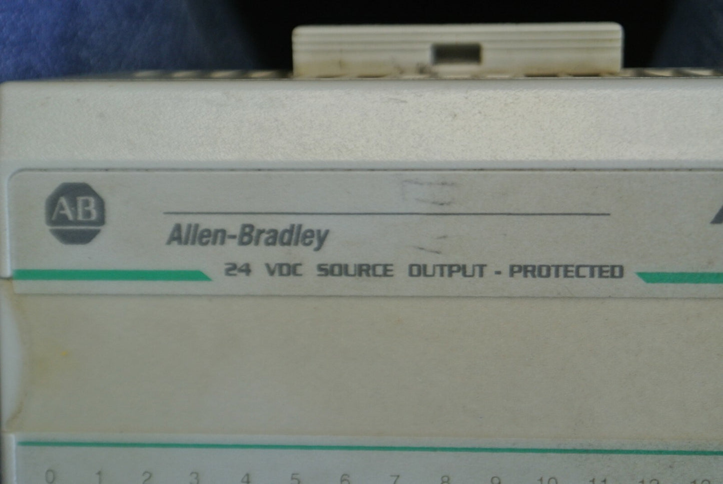 ALLEN-BRADLEY 1794-OB16P 24V SOURCE OUTPUT MODULE w/ 1794-TB2 BASE / TERM BLOCK
