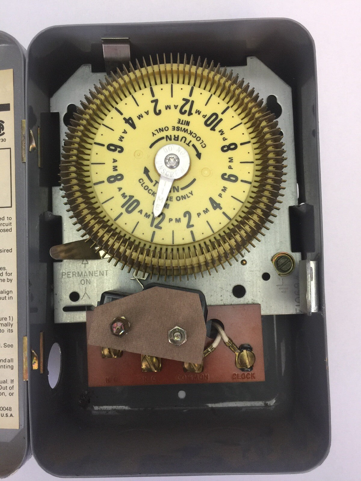 DAYTON 2E026 PROGRAM TIME SWITCH 125-480VAC 20AMP FOR 96 TIMING OPERATIONS ON