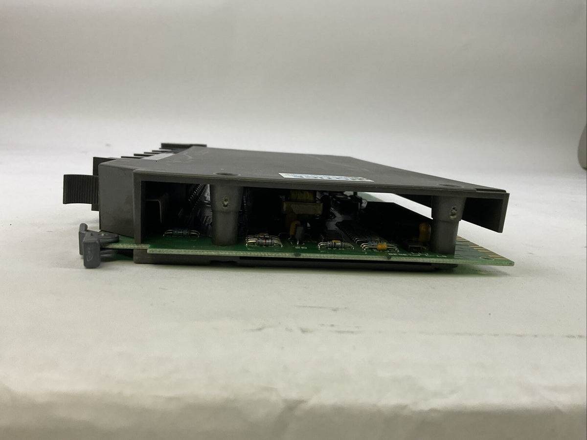 ALLEN BRADLEY 1771-IAD B 120V AC/DC INPUT MODULE