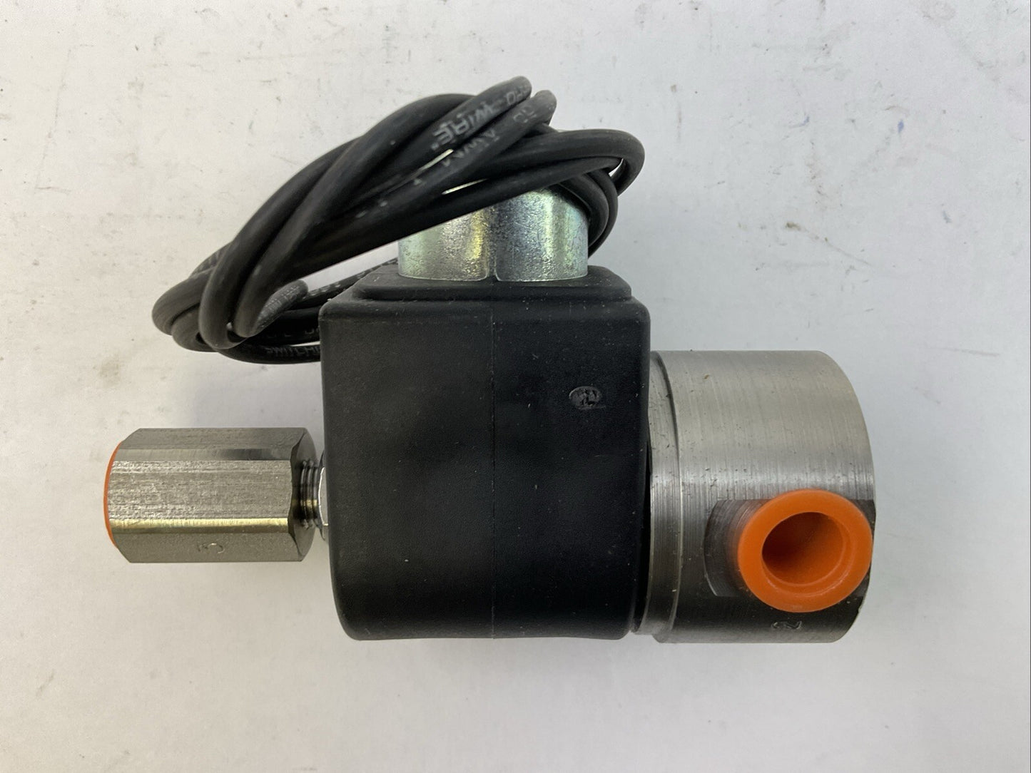 PARKER 71395SN2KNJ1N0C111B2 SOLENOID VALVE 24V 60HZ 860KPa 10WATTS 125PSI
