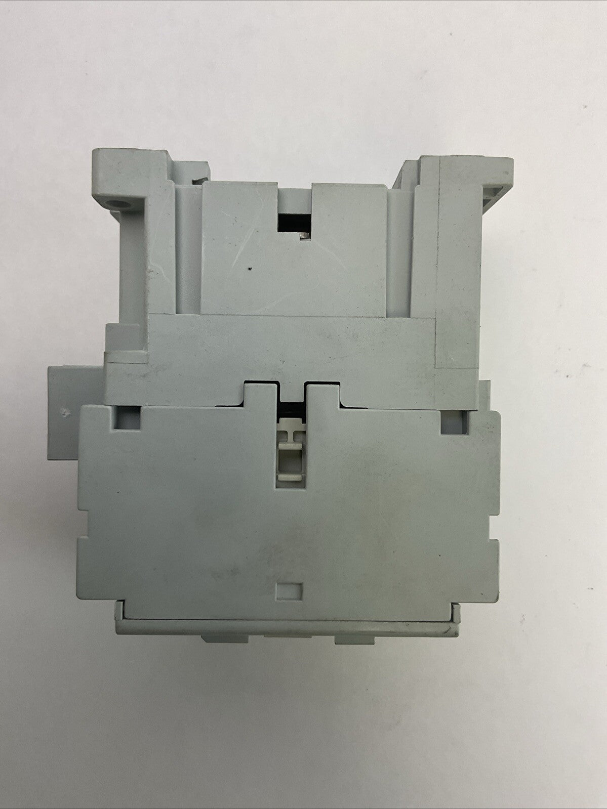 ALLEN BRADLEY 100-C16*10 SER B CONTACTOR 600VAC 30AMP 3PH 15HP COIL 120V 60HZ