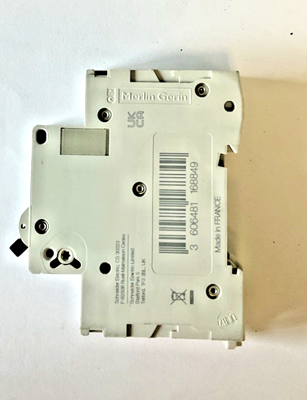 SCHNEIDER ELECTRIC C60SP CIRCUIT BREAKER MULTI 9 5A 277VAC ***LOTOF7***