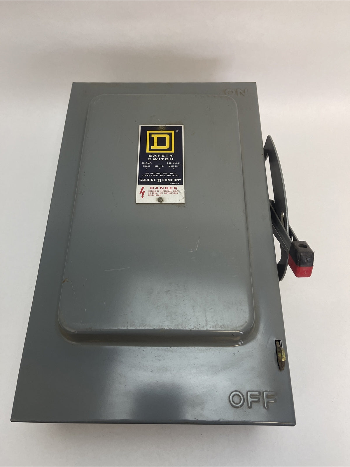 SQUARE D H-421-2 FUSIBLE SAFETY SWITCH SERIES E1 240VAC 30AMP 10HP 4POLE