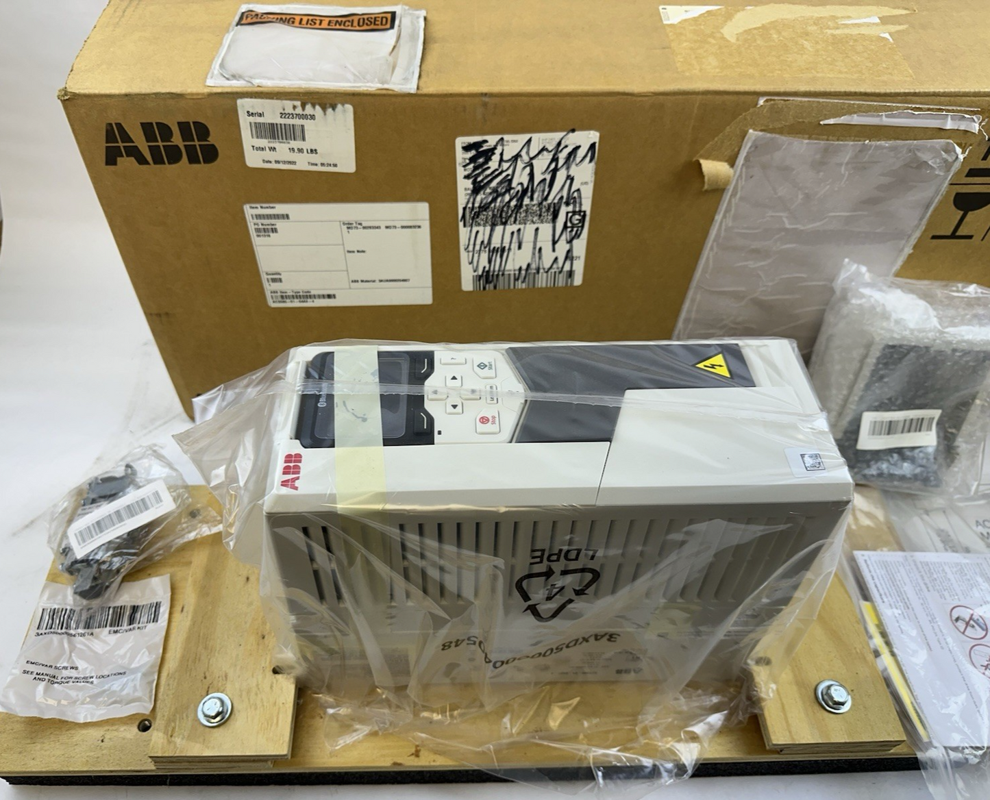 ABB ACS580-01-04A8-4 VFD VARIABLE FREQUENCY DRIVE 3HP 2.2KW 3PH 400-480VAC 4.8A