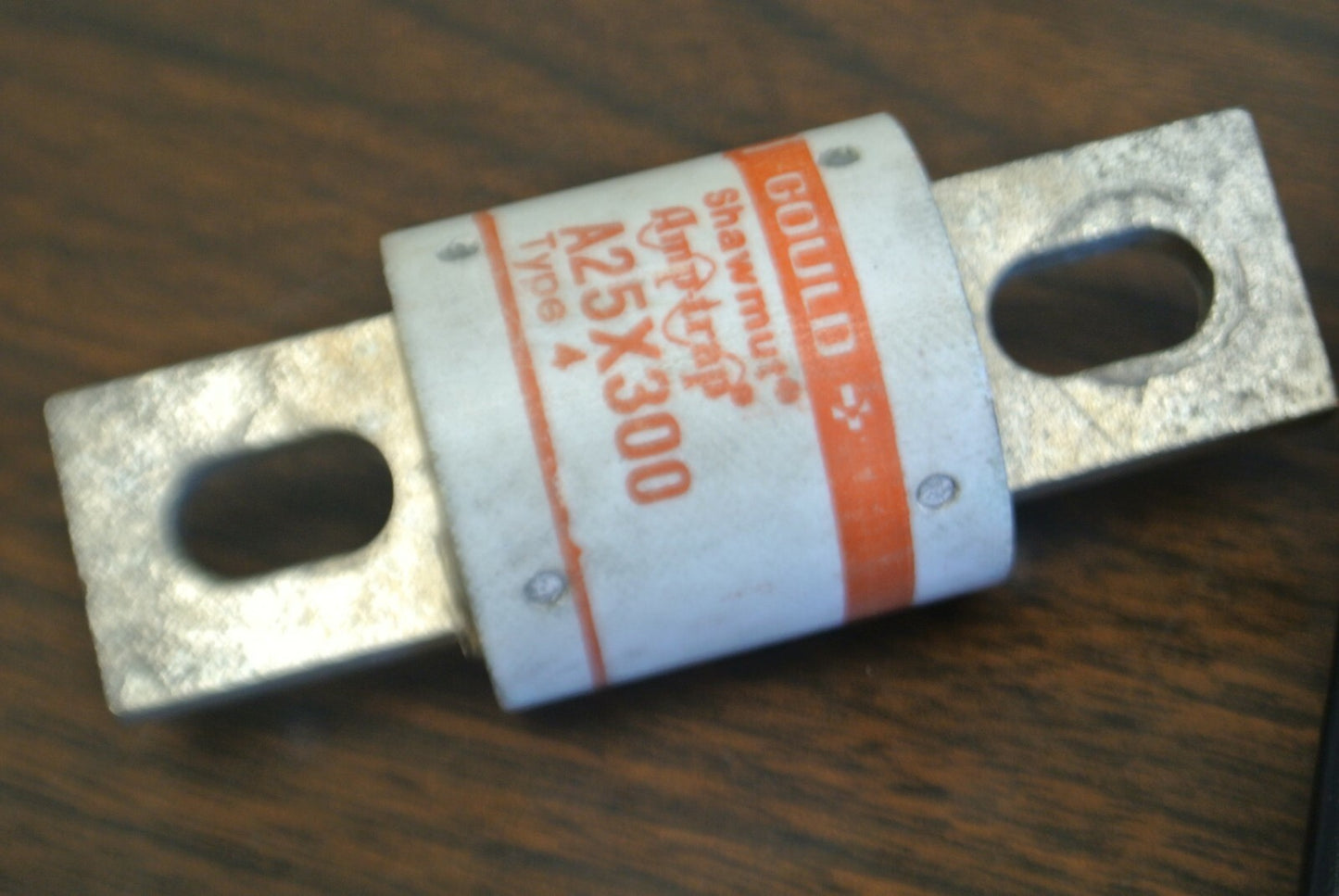 FERRAZ-SHAWMUT A25X300 AMP-TRAP® SEMICONDUCTOR FUSE / 300A / 250V