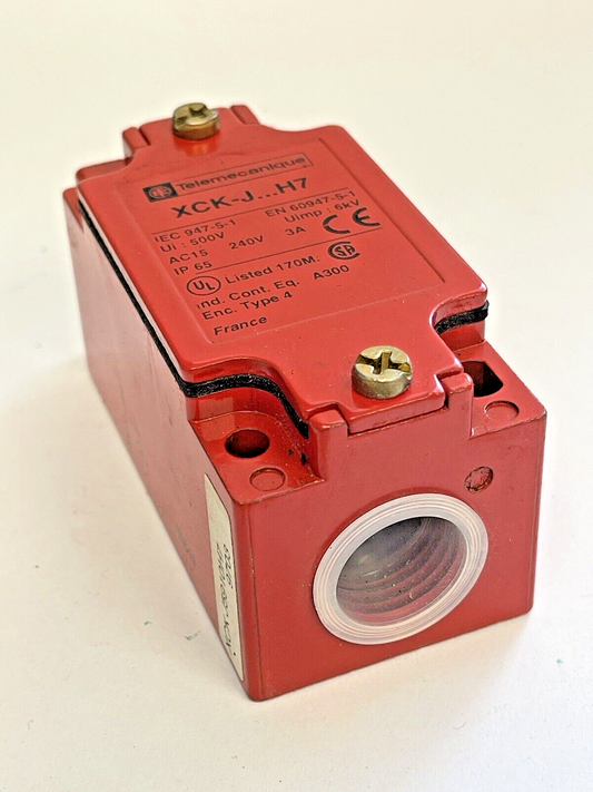 TELEMECANIQUE - XCK-J...H7 - LIMIT SWITCH - 240 VAC, 3A , 15 VDC **MISSING TOP