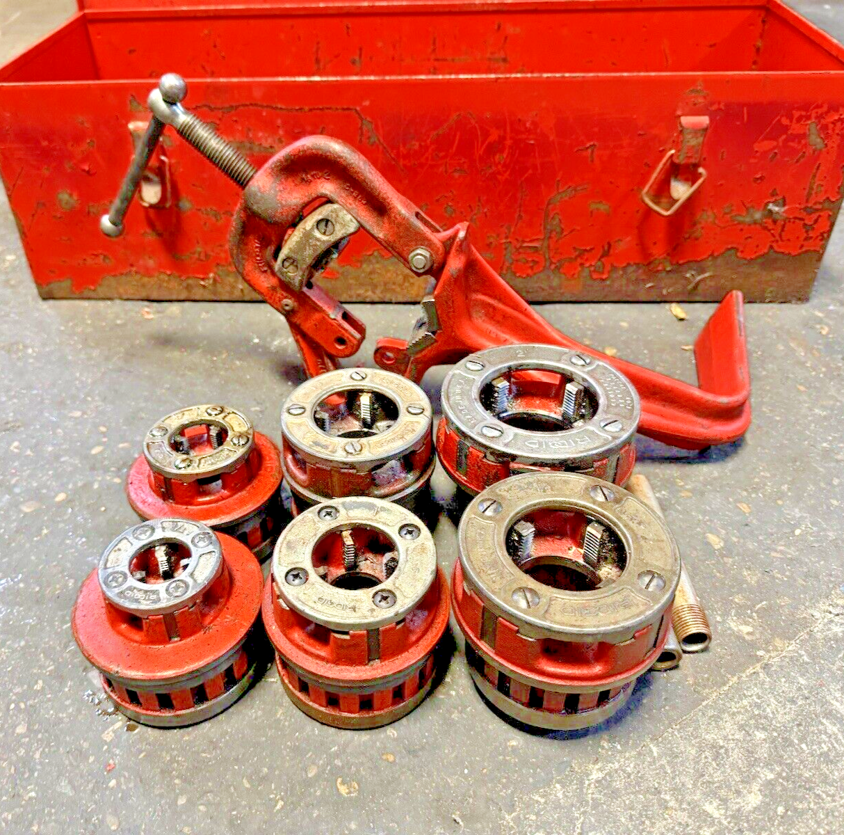 RIDGID - 700-12 - POWER DRIVE PIPE THREADER W/ STAND/BUCKET/DIE HEADS +SEE BELOW
