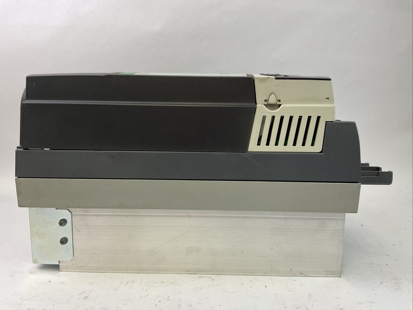 EMERSON MP210A4R SERVO DRIVE 75kW 125HP ARM OUTPUT 0-550VDC 210A LINE