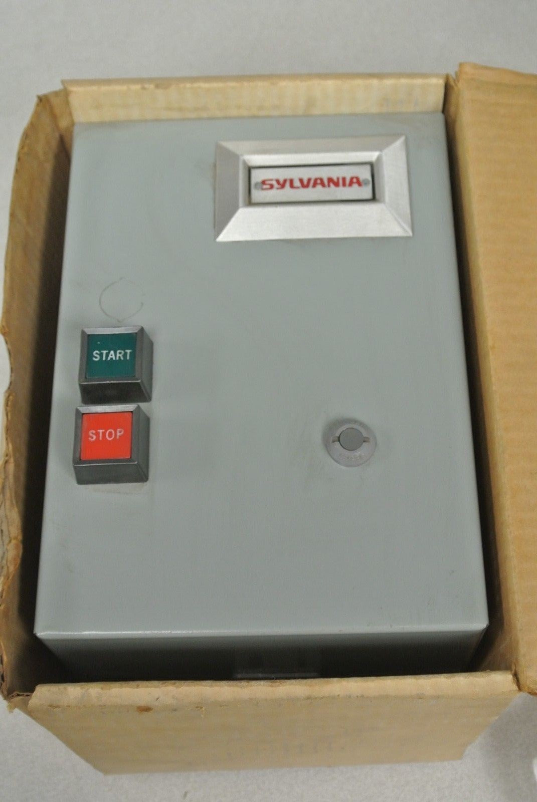 SYLVANIA / JOSLYN CLARK T13AA3A-26 AC MAGNETIC STARTER / 220-240V COIL / NEW