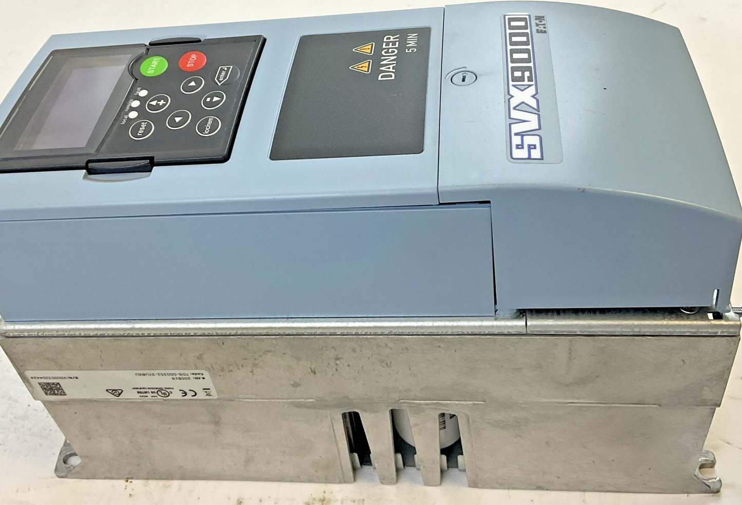 EATON SVX001A1-4A1B1 AC DRIVE 3.3A 1.5HP 480V 1.1KW FRM:SVX00031V03 320HZ