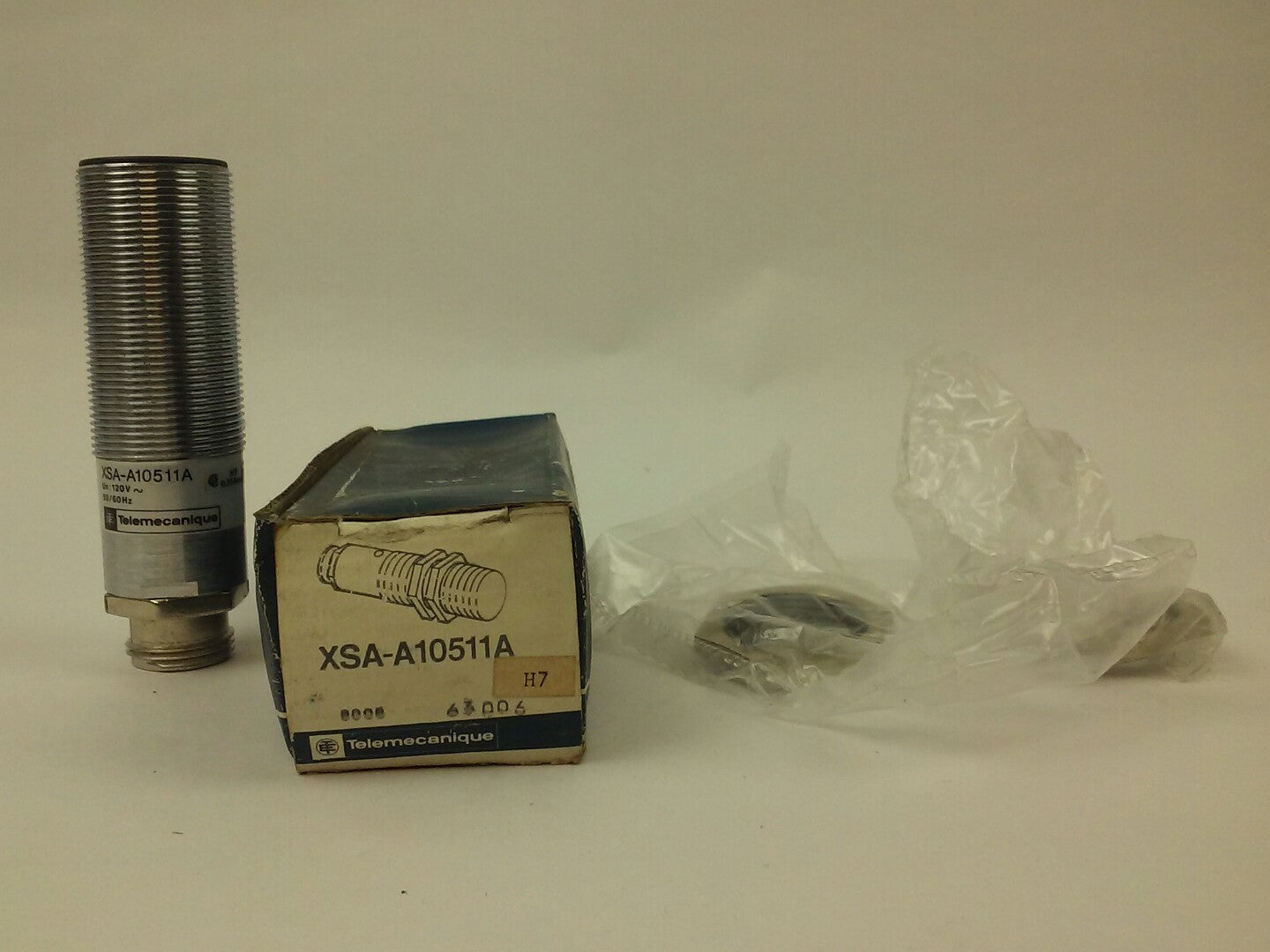 TELEMECANIQUE XSA-A10511A, H7 0.35Amax, 120V, 50/60HZ, NS IN BOX, XSAA10511A,NEW