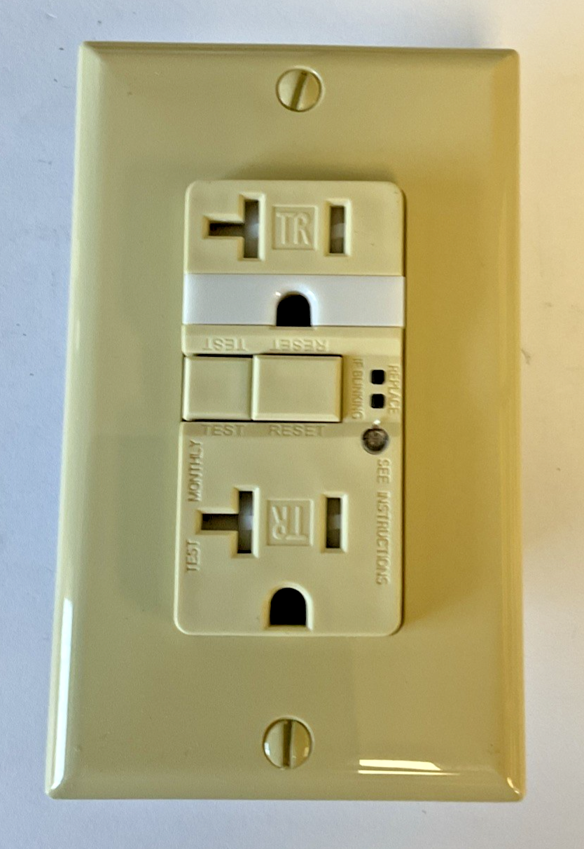 EATON TRSGFNL20 SELF-TEST RECEPTACLE W/NIGHTLIGHT 20A 125VAC