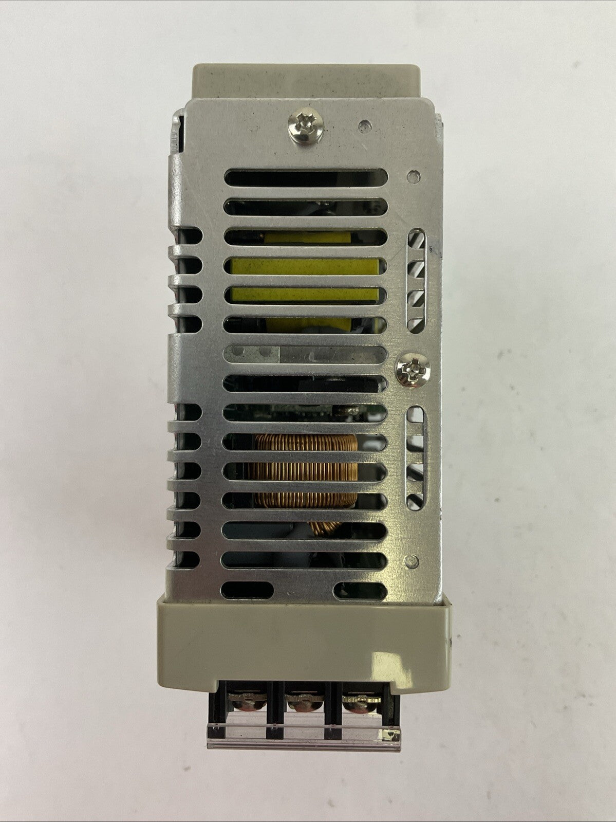 OMRON S8VS-12024 POWER SUPPLY OUTPUT 24VDC 5A INPUT 100-240VAC 50/60HZ 1.9A